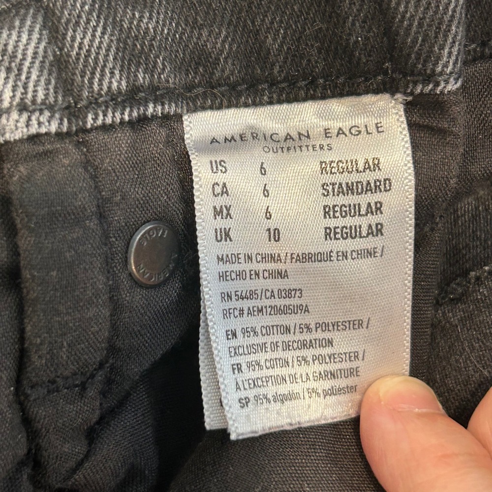 American Eagle Mom Jeans Black Wash High Rise Straight Leg‎ Size 6 Grunge - Picture 4 of 13